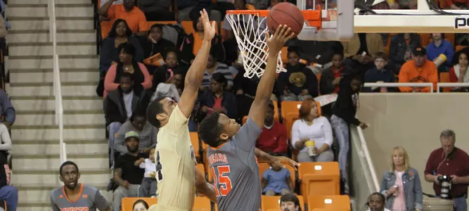 Men's Hoops Edged by Wofford, 76-72 Image