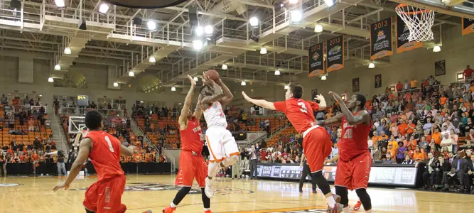 Late Game Heroics Lift Men's Basketball to 72-70 Win in CBI Opener Image