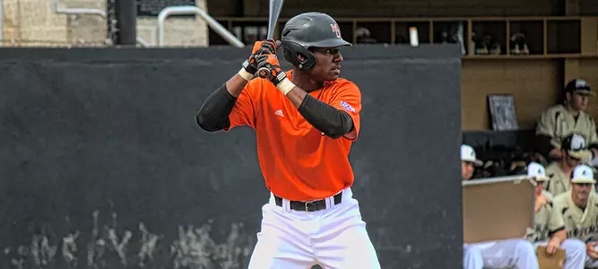 Baseball Splits Saturday's SoCon Twinbill with Wofford Image