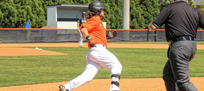 Baseball Drops Doubleheader to UNCG Image