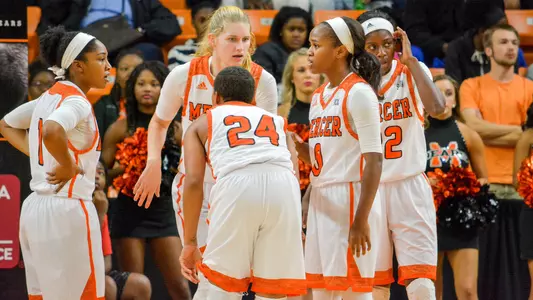 WBBTeamHuddle_UGA_11192017