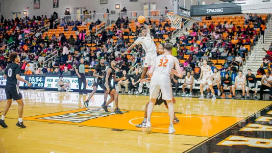 Jalyn McCreary dunking