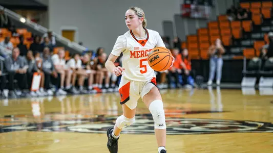 Erin Houpt dribbling