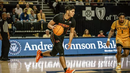 Luis Hurtado Jr. dribbling