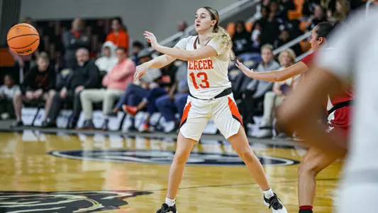 Kassidy Jones passing the ball