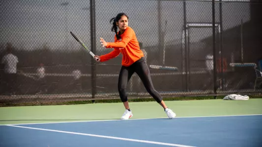 Lekha Varudandi watching the ball approach waiting to hit a forehand shot