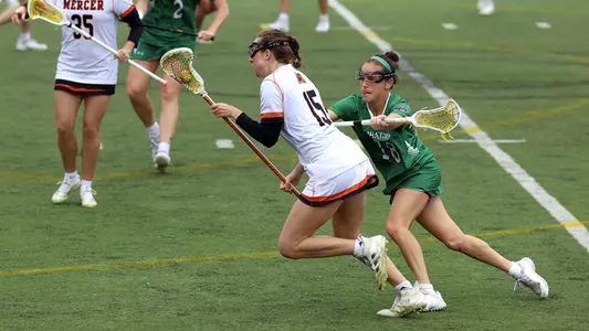 Kayleigh Wallace running with ball