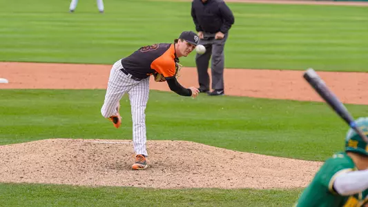 Josh Farmer throwing a pitch