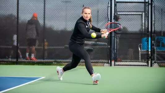 Eden Schlagenhauf about to hit a slice shot