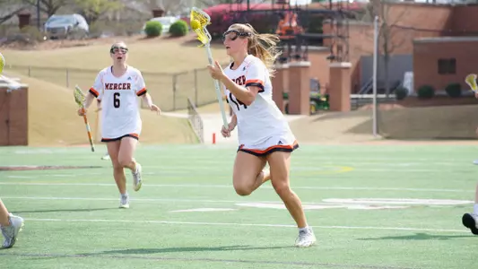 Emma Pizzo running with ball