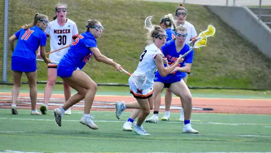 Lyndsey Lewis escaping florida defenders