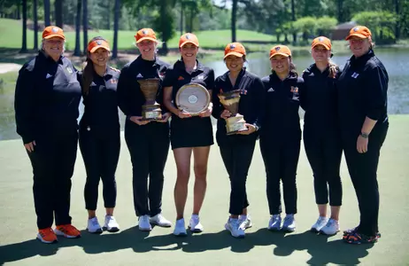 Women's golf Brickyard Champs team picture