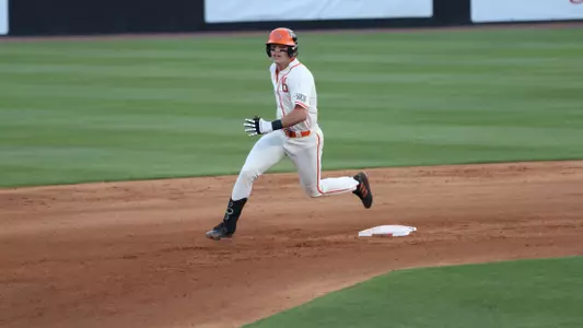 Landon Underhill running between second and third base