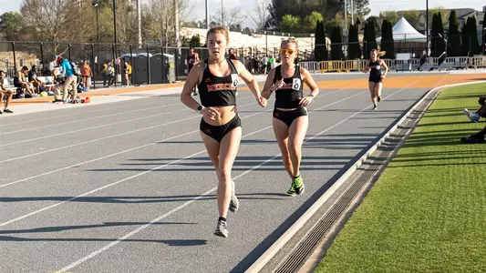 Olivia Jones running