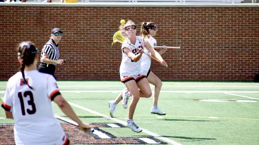 Lyndsey Lewis catching ball