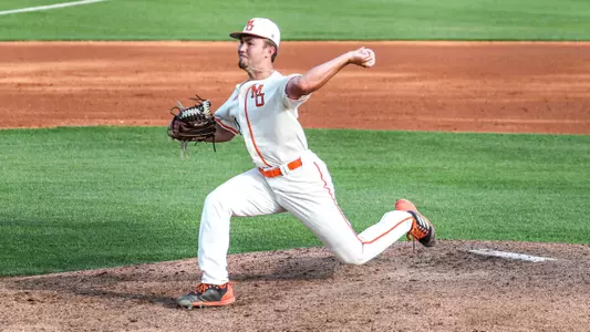Colton Cosper throwing a pitch