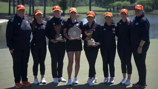 Women's golf team pic with trophy