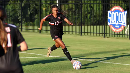Jada Moorman dribbling