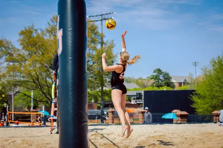 Bears Sweep Day One At UNF Invite, Marsh Earns 50th Win Image