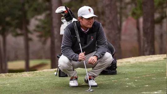 Jonathan Parker Lining up a putt