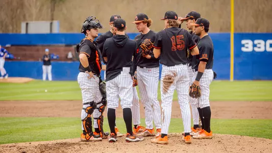 Mercer Baseball team on mound