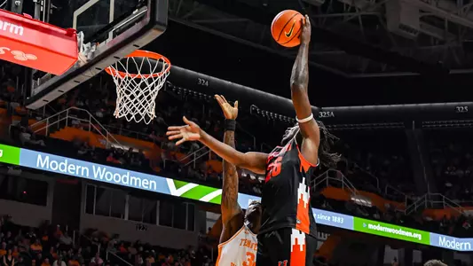 Armani Mighty layup vs. Tennessee