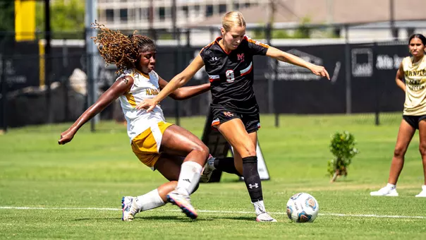 Payton Nutzman dribbling