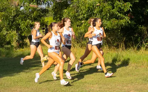 Women's team running, Upstate Invite Preview