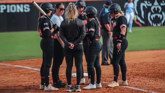 Huddle With Coach Mo