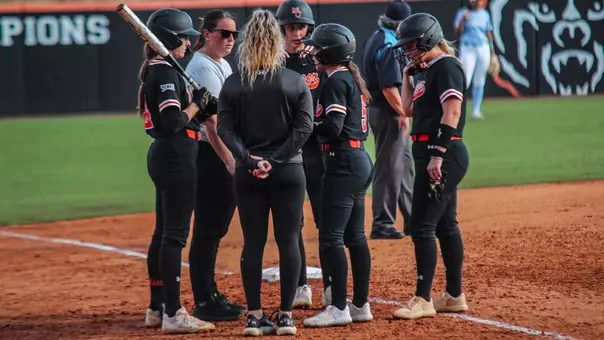 Huddle With Coach Mo