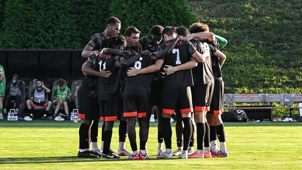 Team Huddle vs UAB