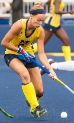 Esther de Leijer (left) celebrates with Sina Lampe (7) and Morgan Dever (17)