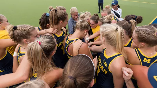 field hockey huddle