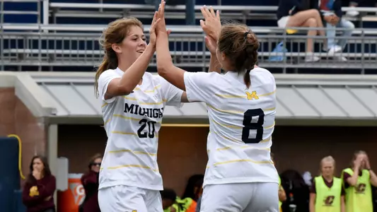 Reilly Martin (left), Sarah Stratigakis