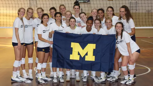 Volleyball #MGoEurope 2018 Team with Flag