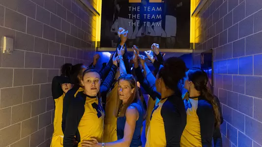 Women's Basketball Huddle Tunnel Generic