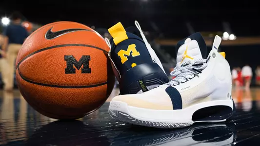 Men's Basketball Shoes and Ball Generic