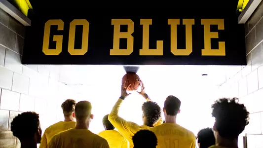 Men's Basketball in Tunnel