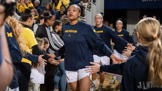 Women's Basketball Tunnel