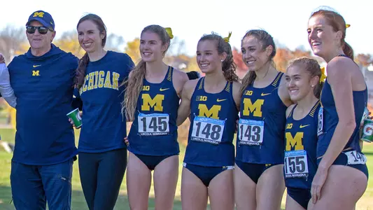 Women's Cross Country Group Shot Generic