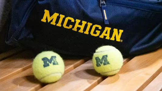 Men's Tennis Bag and Balls Generic