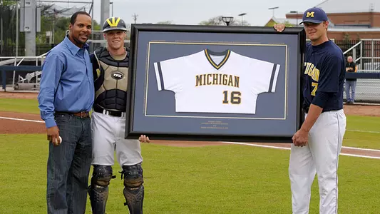 Barry Larkin has number retired