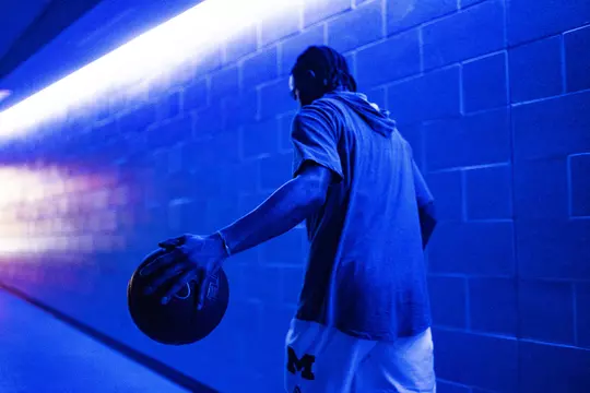 2019-20 Photos of the Year (Eric Bronson) -- Calm Before the Storm (Zavier Simpson)
