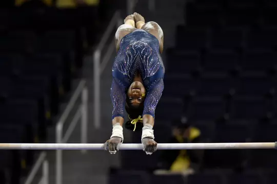 2019-20 Photos of the Year (Jose Juarez) -- Raising the Bar