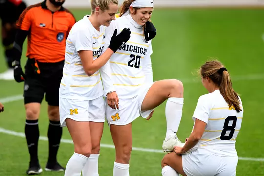 2019-20 Photos of the Year (Jose Juarez) -- Shining Up a Win