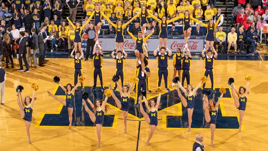 Men's Basketball Cheer and Dance