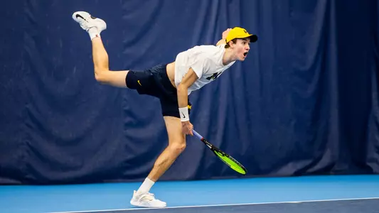 Gavin Young (Madeline Hinkley)