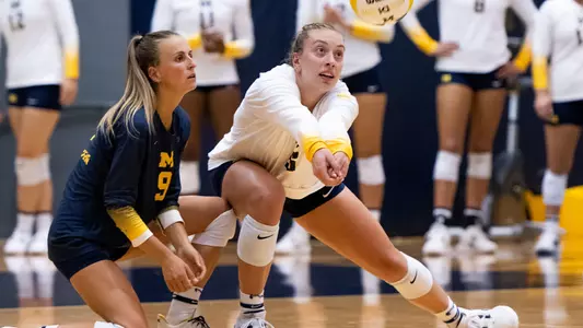 Hannah Grant (left), Jess Mruzik