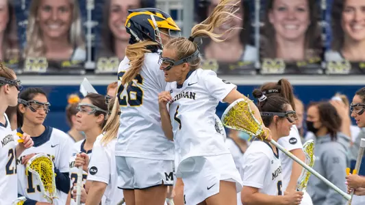 Arielle Weissman (26), Caitlin Muir