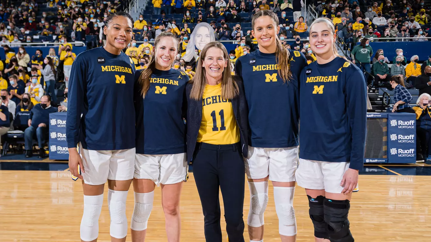 Women's basketball seniors with coach Kim Barnes Arico